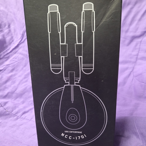 Star Trek USS Enterprise NCC-1701 Pizza Cutter by Think Geek New Open Box - Picture 1 of 7